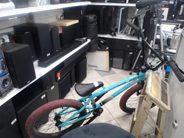 Bmx bleu ciel/noir/rouge