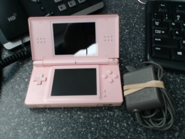 Pink ds lite with charger