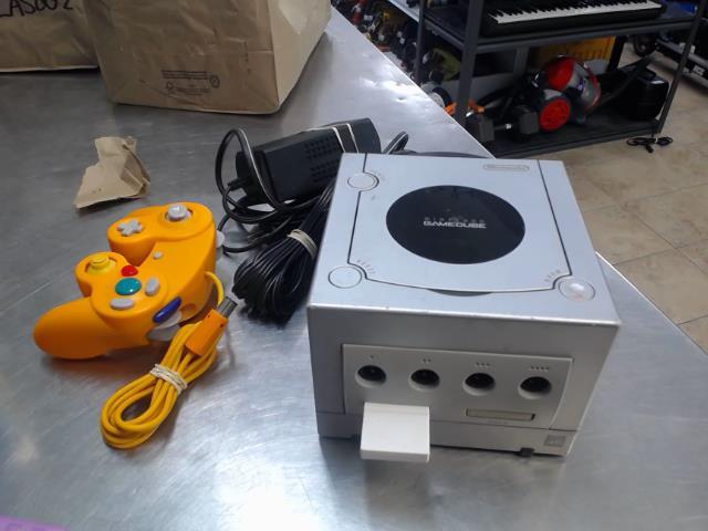 Gamecube+man+fils