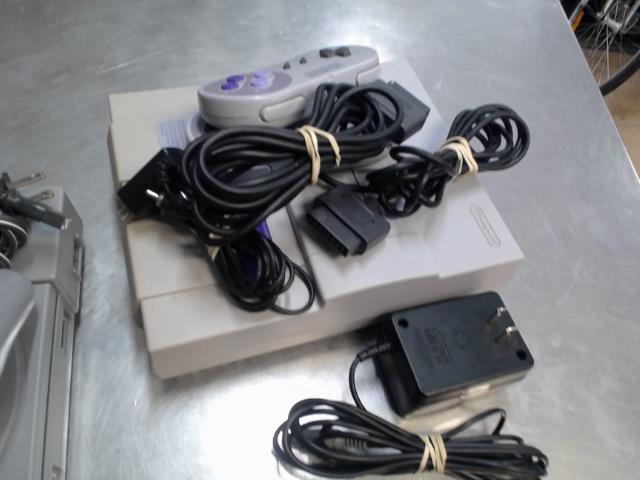 Super nintendo avec 2 manette