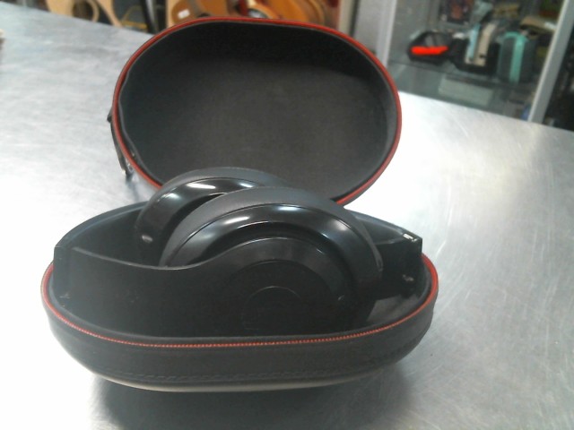 Beats studio 3 avec hard case noir
