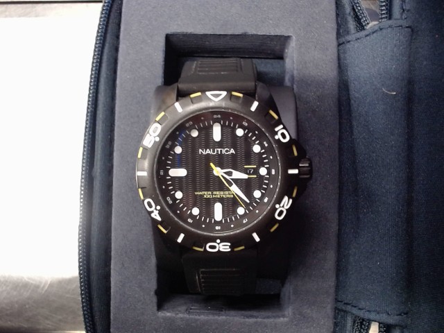 Montre pour homme dans son case