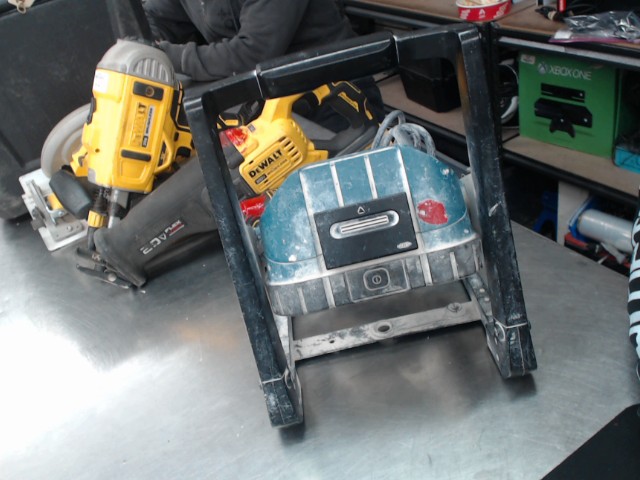 Lumiere de chantier makita