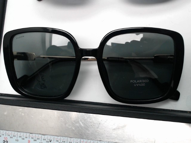 Soleil, gros carre noir