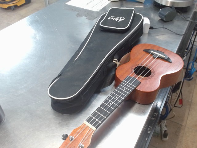 Ukulele en bamboo + case