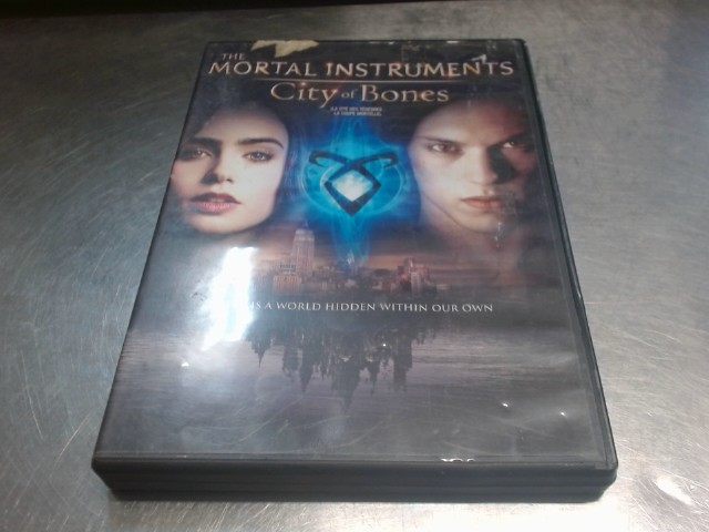 The mortal instrument city of bones