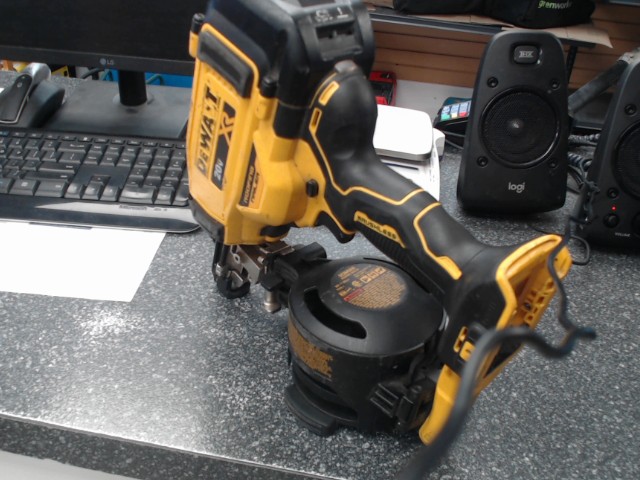 Coil roofing nailer a batterie