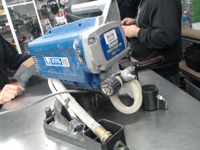 Machine a peinture bleu