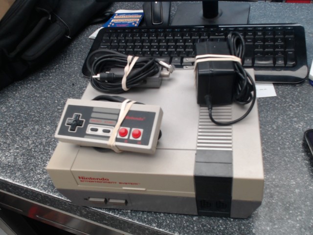 Console nes avec manette et fils