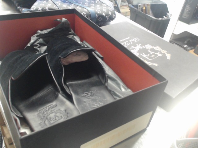 Del toro black velvet house slipper 12