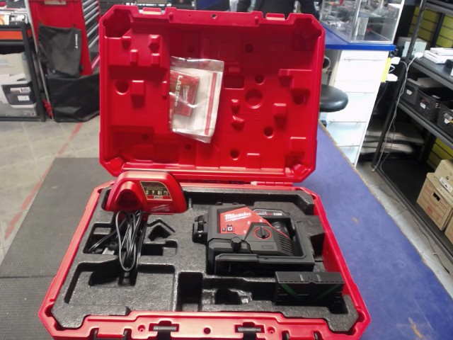 Niveau laser 360 degr� comme neuf case