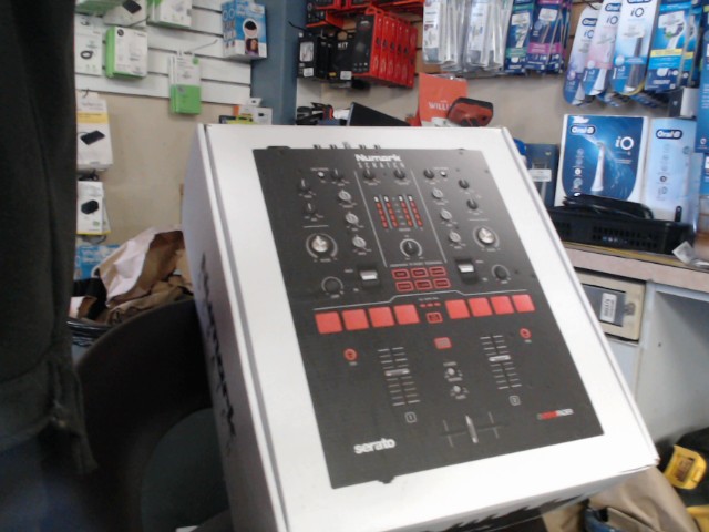 Serato mixer tres propre ds boite