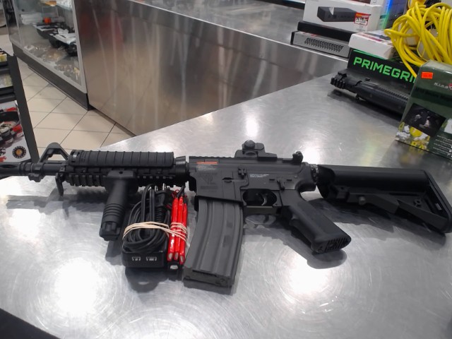 M16 aveec 2 batt et chargeur et acc