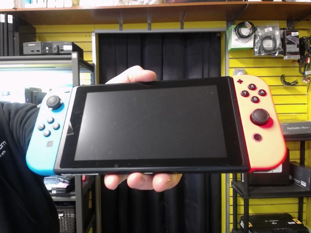 Console +chargeur sans accessoires