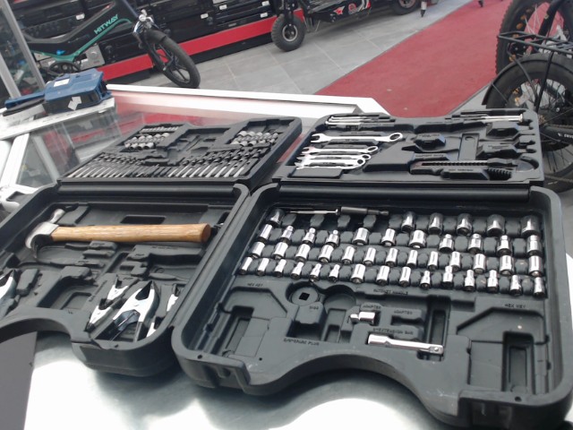 Jeux de meches et de douiles imcomplet