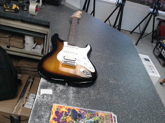 Squier stratocaster bullet brown burst