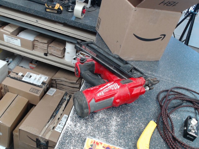 Framing nailer a batterie 30 degree