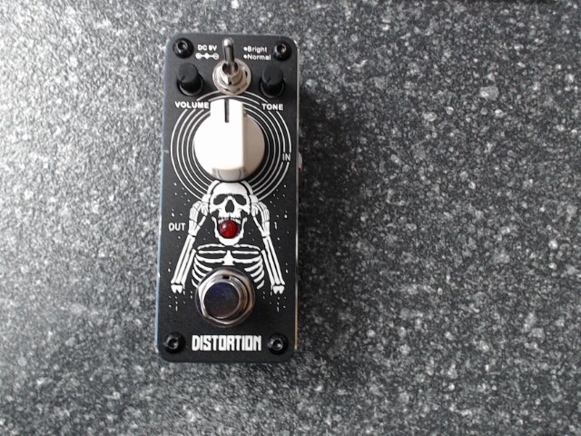 Distortion pedal