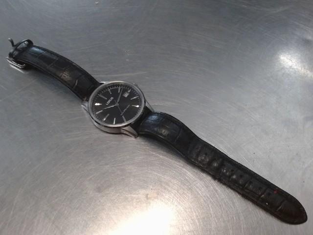 Montre avec bracelet de cuir