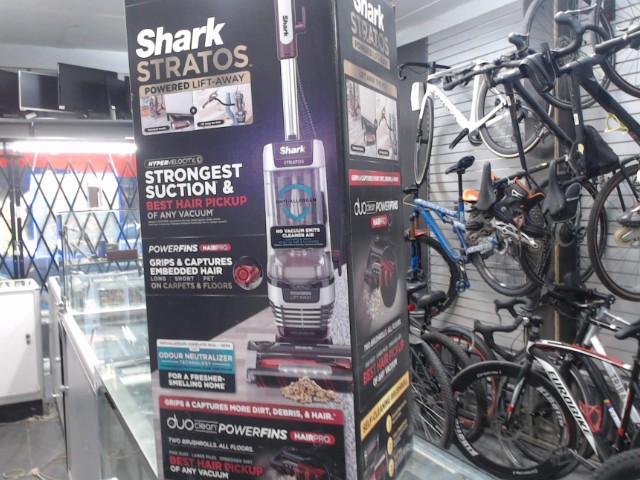 Aspirateur shark neuf en boite
