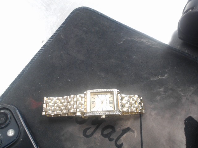 Montre en or cadran carre