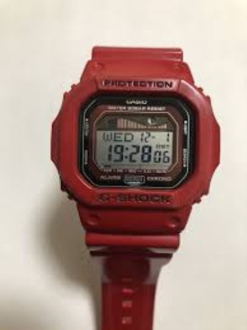 Montre digitale rouge