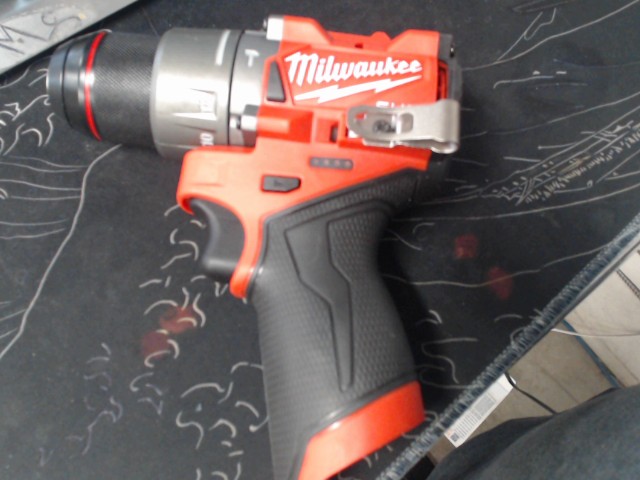 Milwaukee m12 1/2'' hammer drill/driver