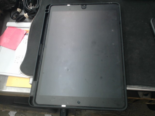 Ipad 7th gen 128gb case noir