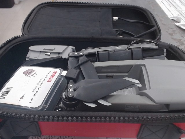 Drone avec bat manette cable et accessoi