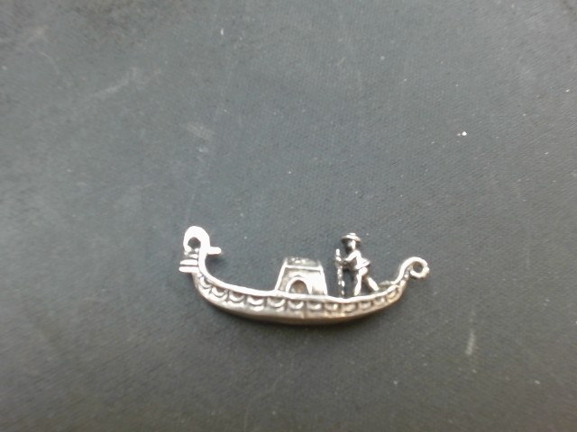 Breloque petit bateau qui ramme