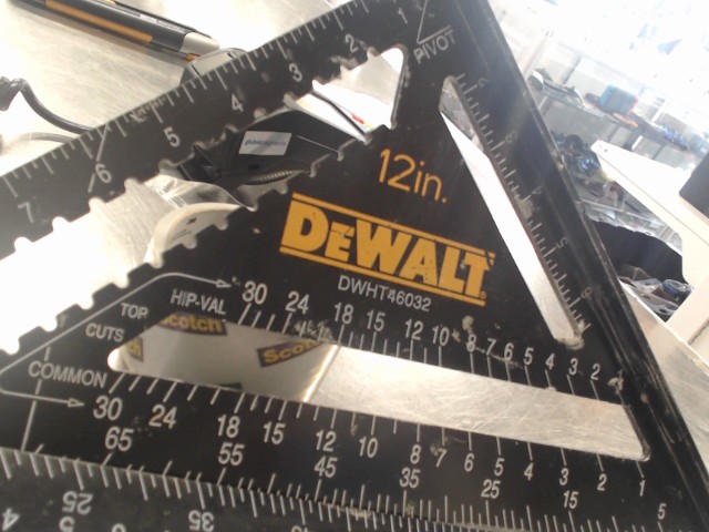 Equerre de charpentier dewalt 12in