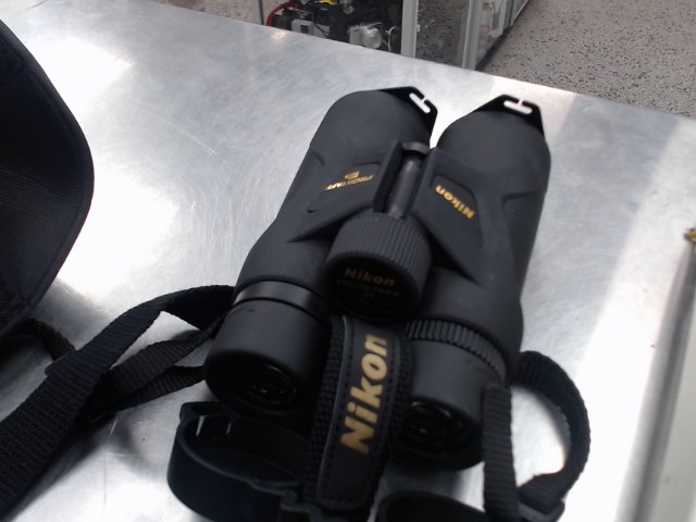 Jumelle nikon prostaff 3s avec case
