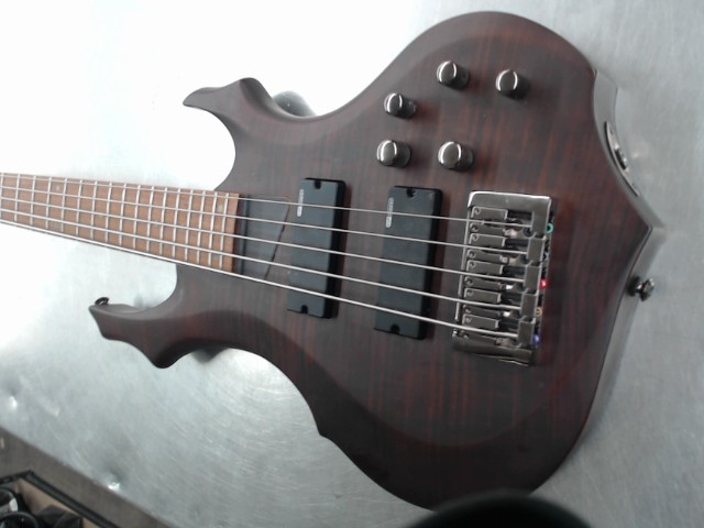 Bass walnut brown bass bonne etat