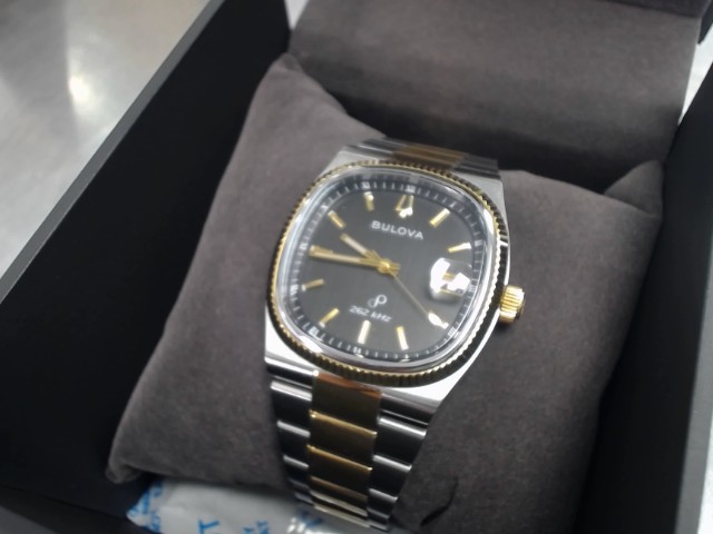 Montre bulova dans boite gold tone