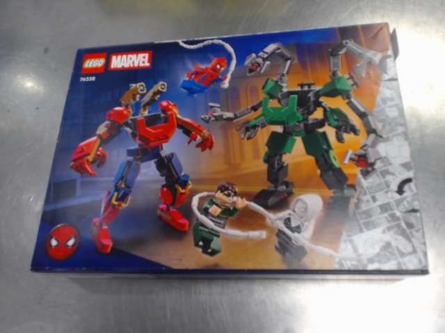 Mech battle spider-man