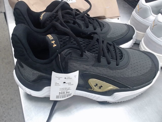Soulier under armour noir size 9