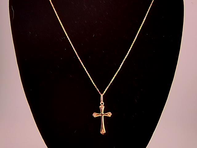 CHAINE EN OR 18KT AVEC PENDENTIF