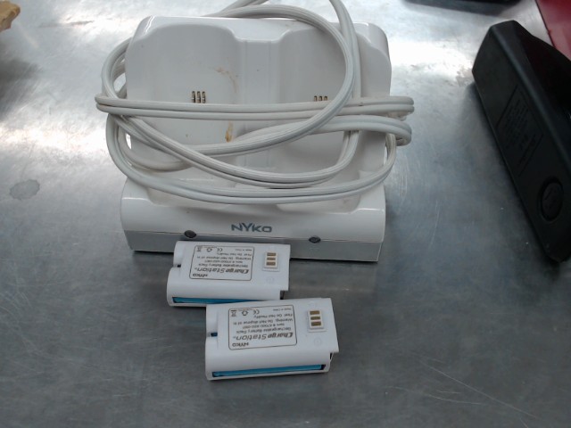 Chargeur de manettte + batteries