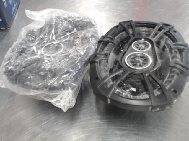 Paire de speaker kicker avec fixtures