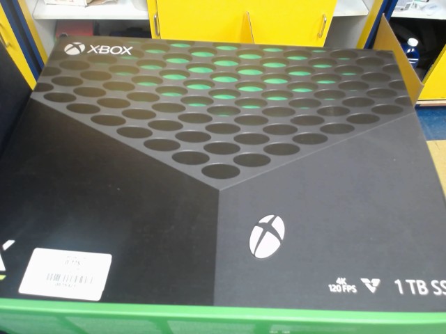 Xbox series x 1tb dans boite av 2 manett