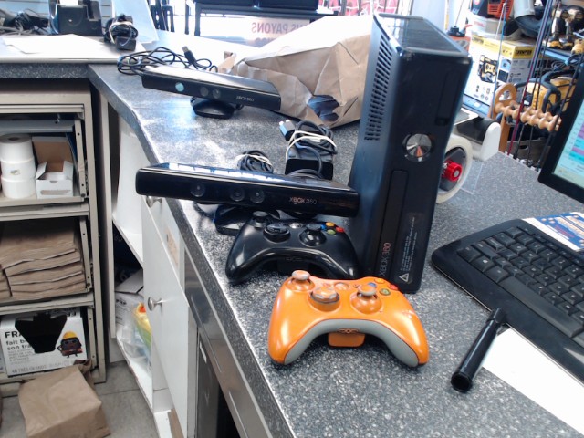 Xbox 360 250gb avec 2 manettes