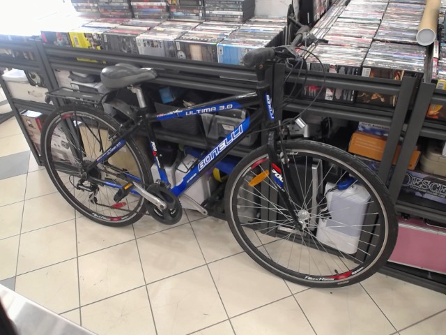 Velo de route noir et bleu 700 series