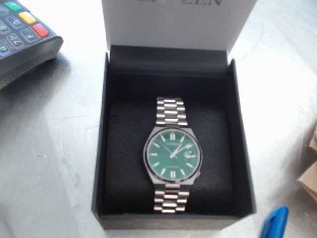 Montre avec fond vert automatic