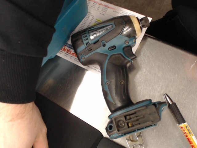 Impact driver makita a batterie
