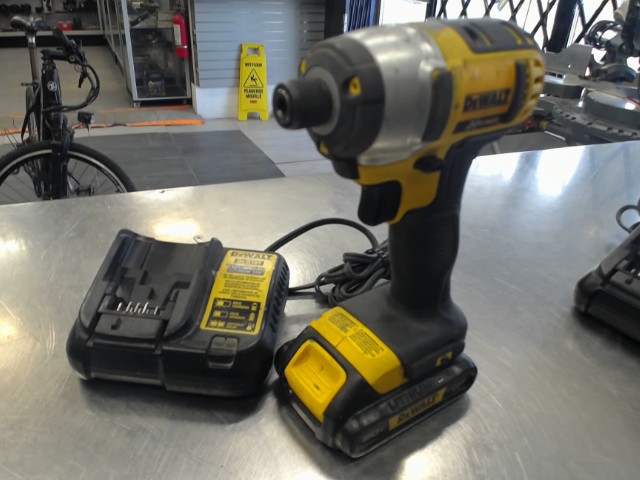 Trio drill impact chargeur batt dewalt
