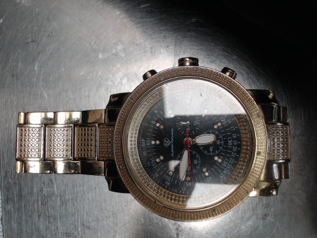 Montre gold tone avec pierres