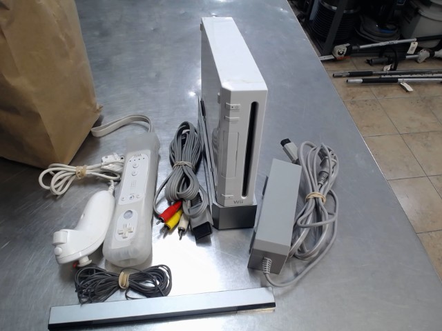 Wii+stand+sensor+fils+man/nunchuck