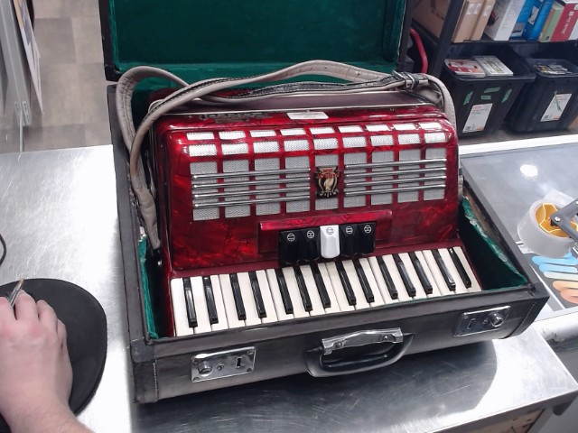 Accordeon rouge + etui