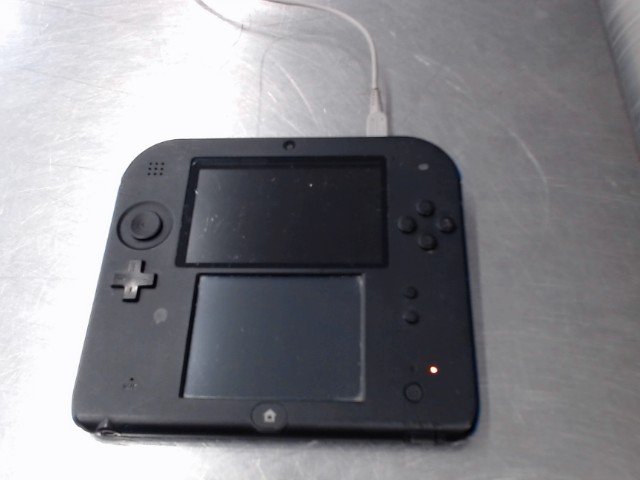 Console 2 ds avec chargeur