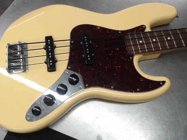 Guitare fender bass vintage 2013
